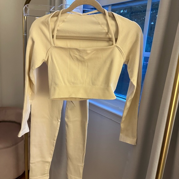 Tops - CREAM WORKOUT SET
